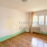 Doua camere decomandat, parter inalt, bloc 1979 anvelopat 2026, negociabil